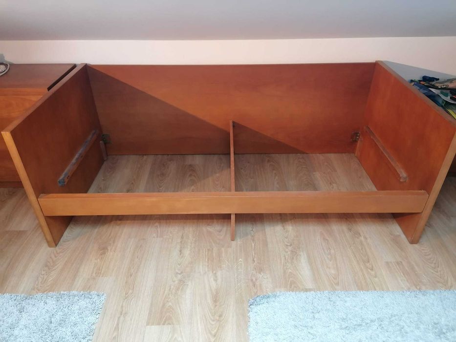 Cama de solteiro em MADEIRA, em muito bom estado - Sintra