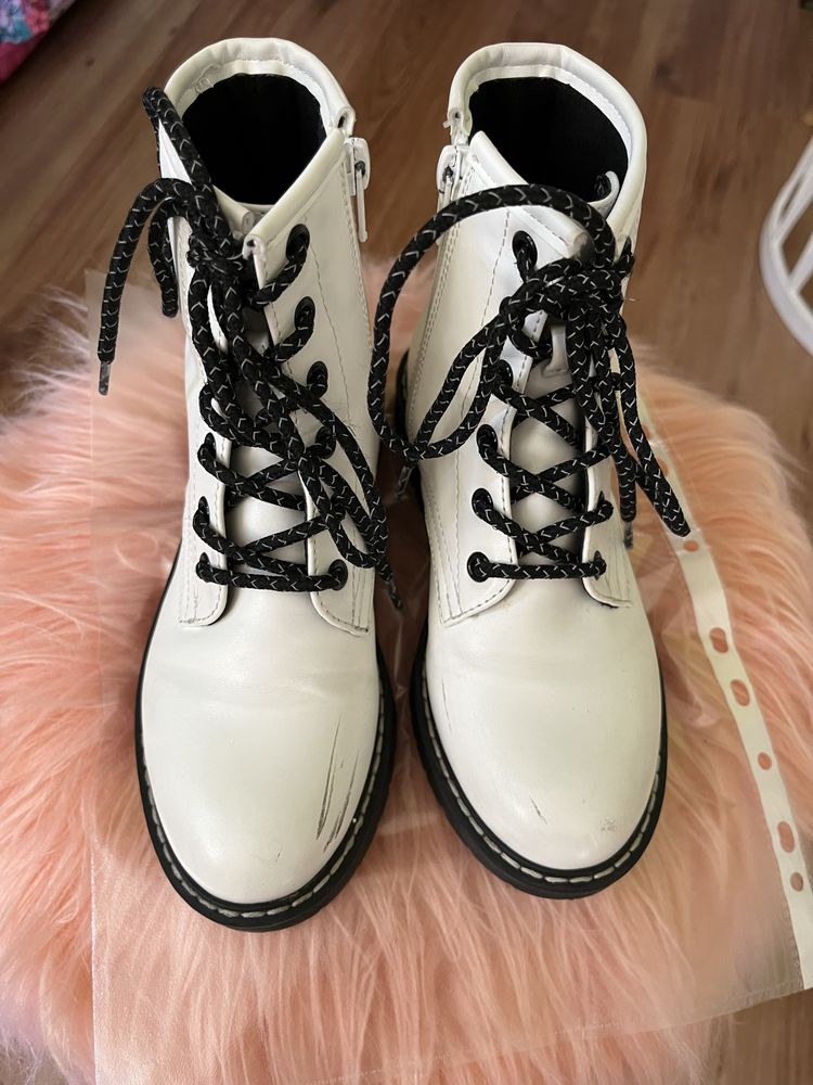 Jesienne kozaki 31 białe Steve Madden