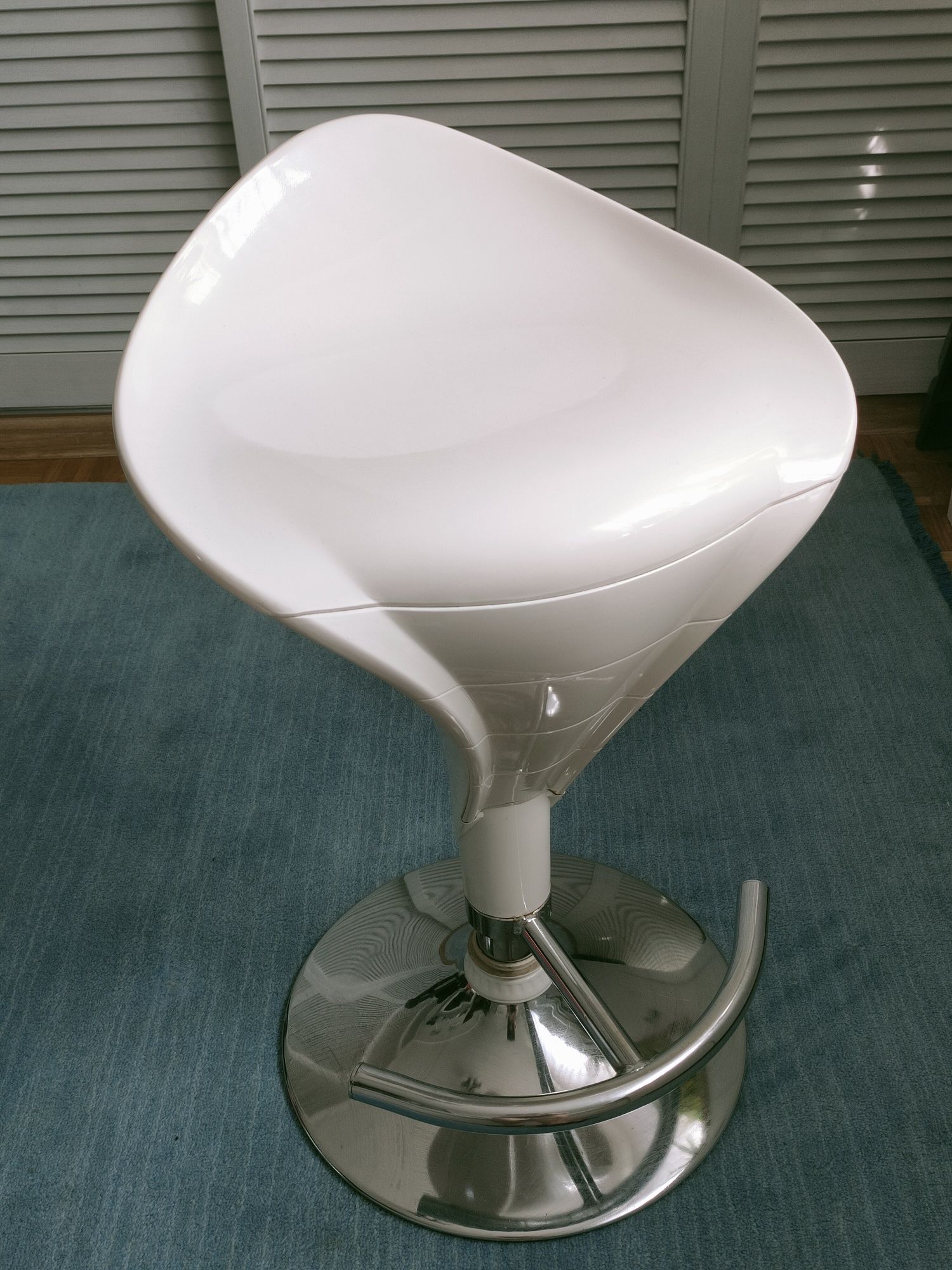 Taboret barowy biały