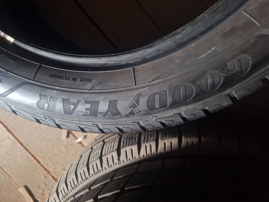 продам шини 235 55 19 GoodYear Gen-1 .в доброму стані 7 Мм протектора