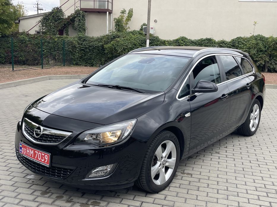 Продам Opel Astra J 2012р. 1.6 бензин Свіжопригнана