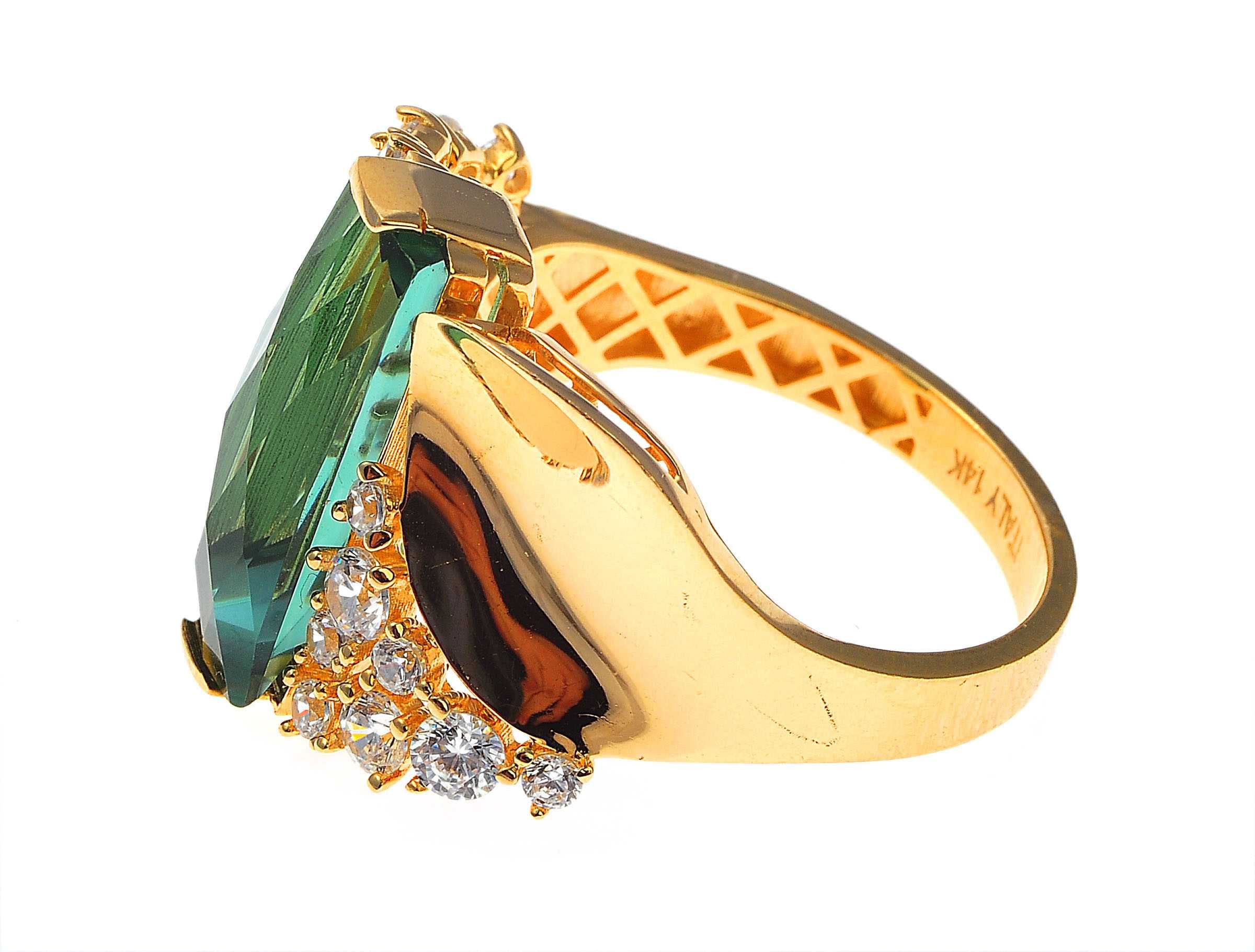 Złoty pierścionek z paskiem zielonym 126823