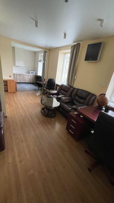 Продам 5 кімнатну квартиру в Центпі міста