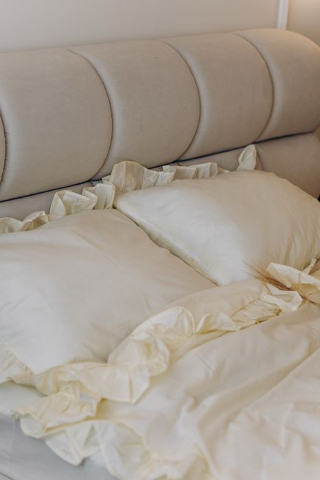 Komplet pościeli bawełnianej z falbanami 200×220