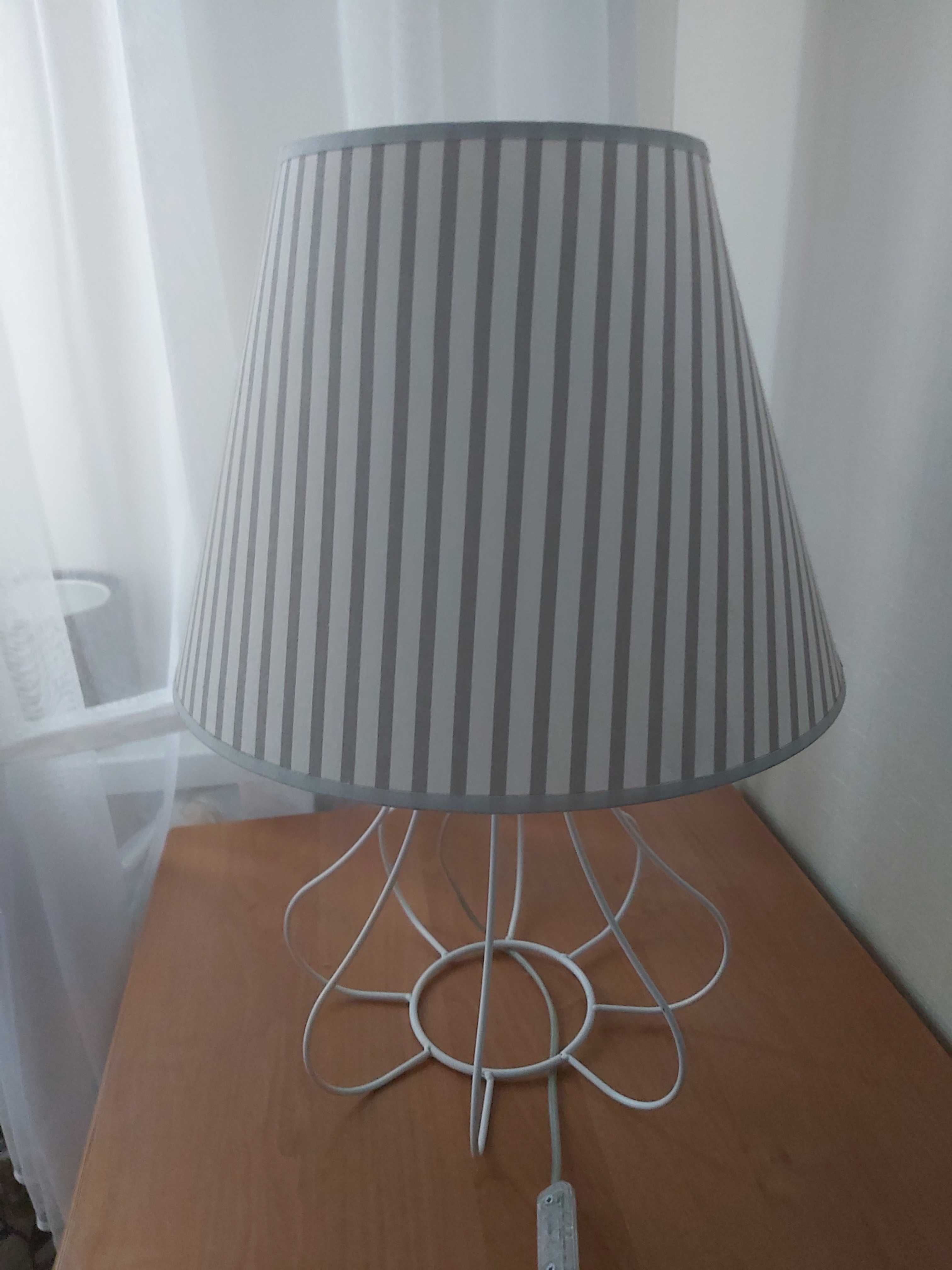 Lampa stołowa z kloszem biało-szarym