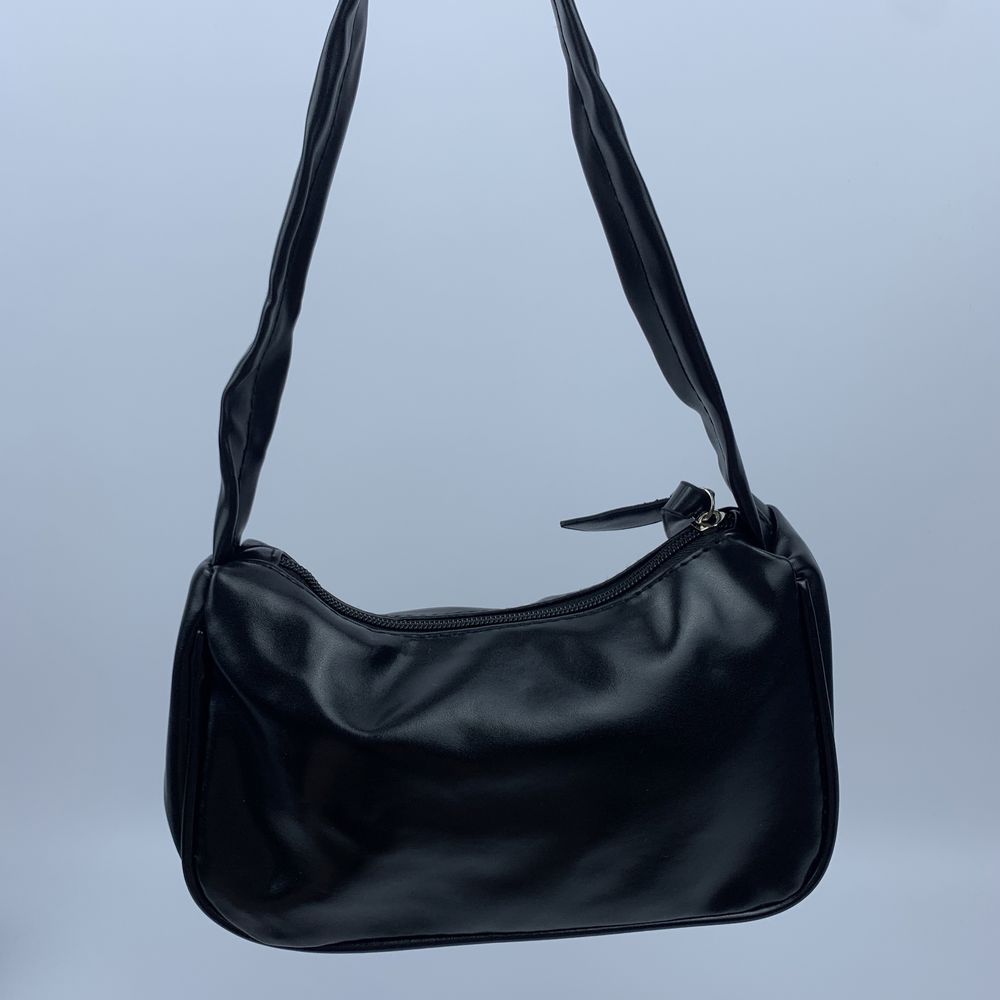 Жіноча сумка багет чорного, білого, лілового кольорах