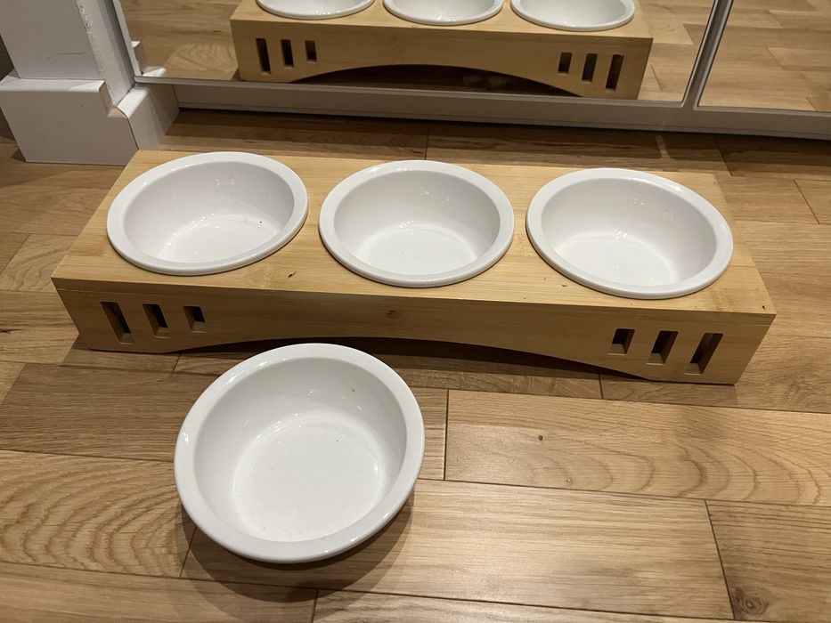 miseczki dla kota i stelaż stojak bambusowy