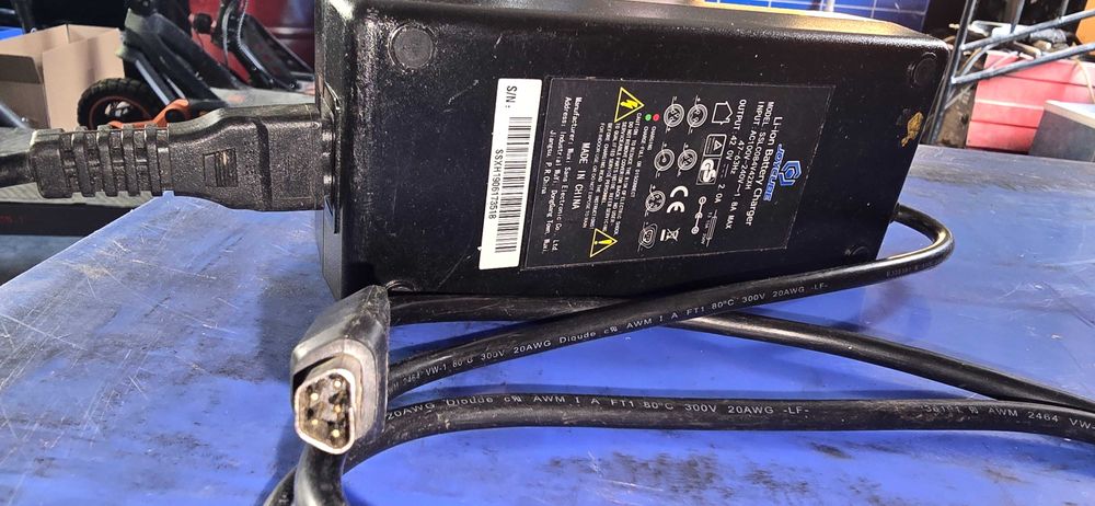 Ładowarka do roweru Joycube  Trapez 5pin  42v