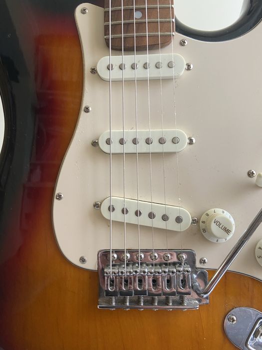Электрогитара Dimavery Fender + стойка и предусилитель