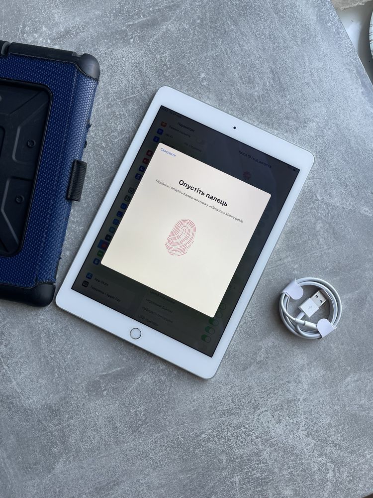 Ipad air 2 64 gb + чохол кабель