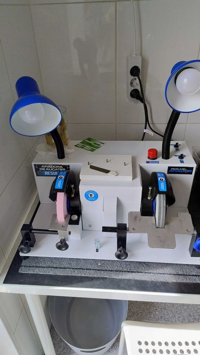 Afiação Profissional Esmeril de correias e sistema de apoio.