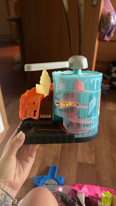 Трек Hotwheels  іграшка