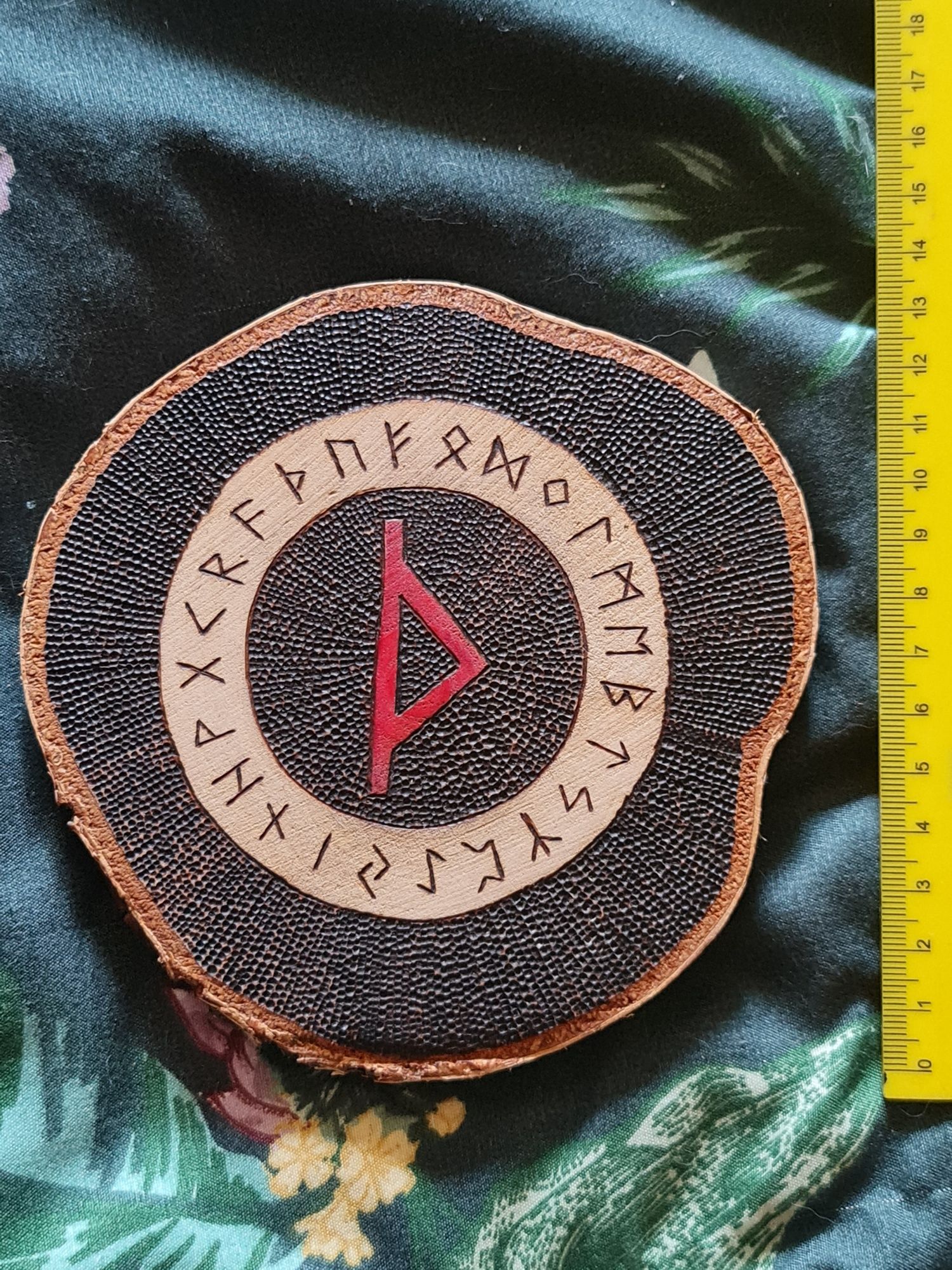 Rękodzieło - pirografia - runa Thurisaz - Futhark