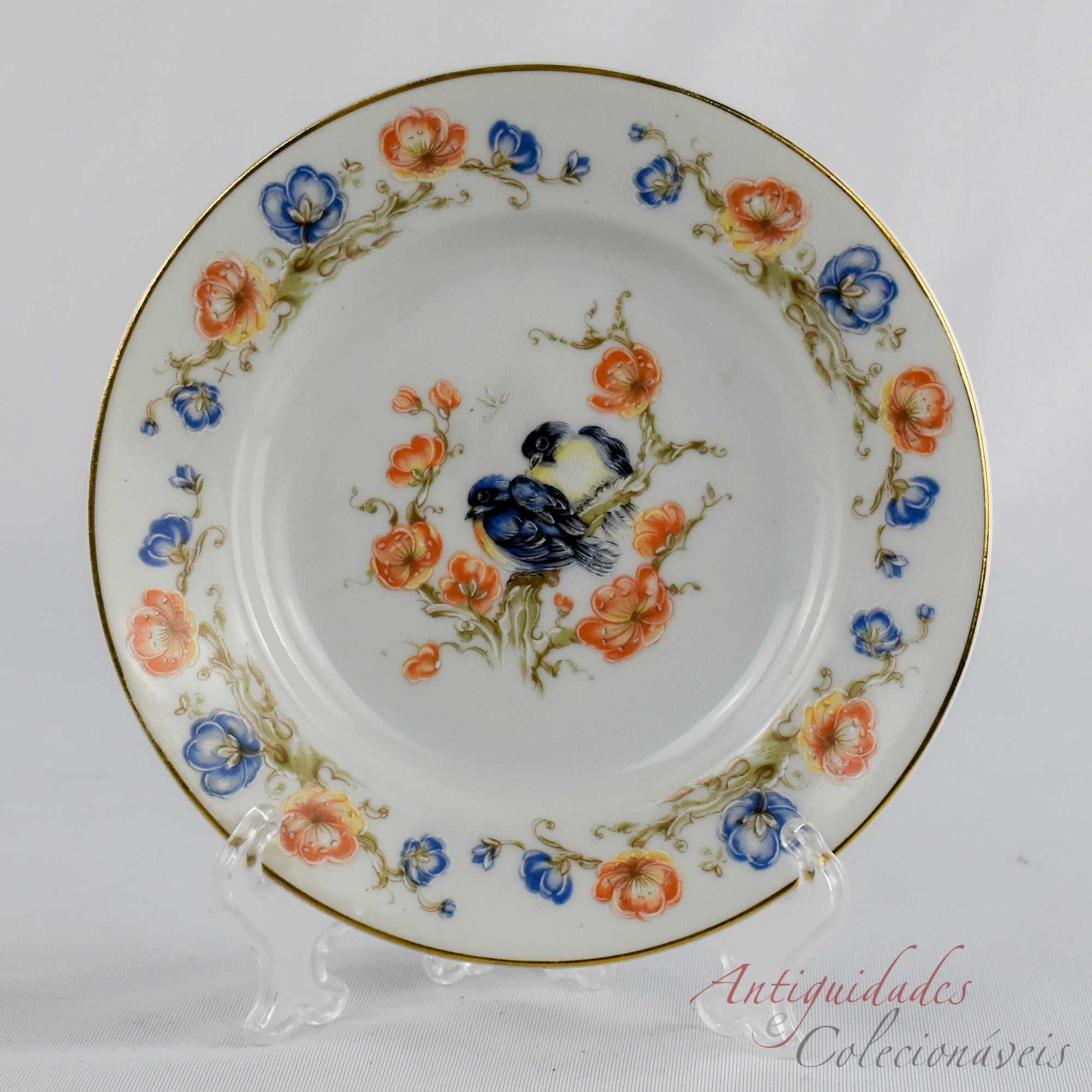 Prato porcelana Artibus, com flores e pássaros pintado à mão