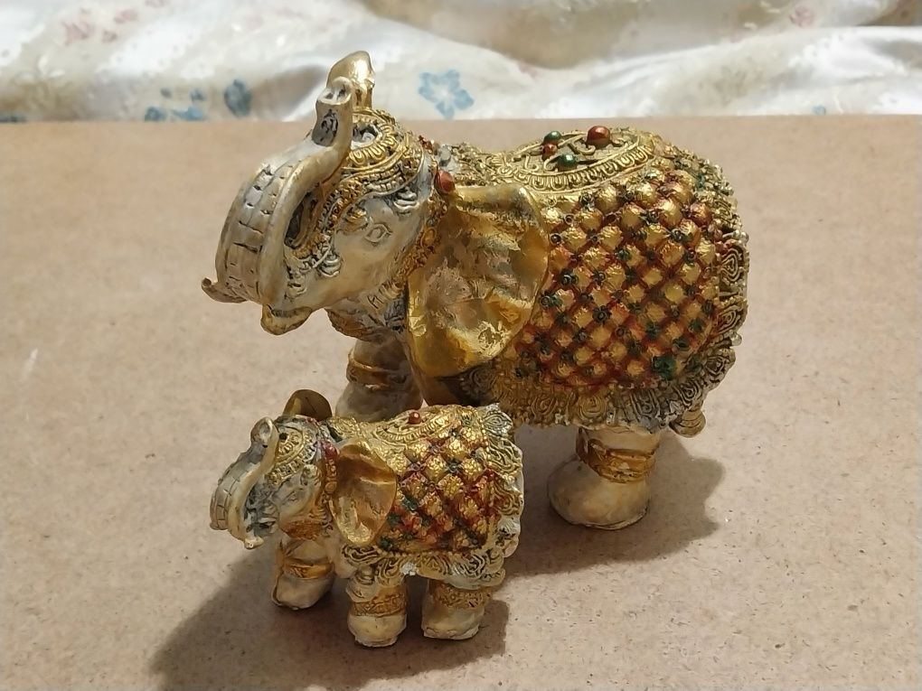 Статуетки слонів 2 слона золотого кольору