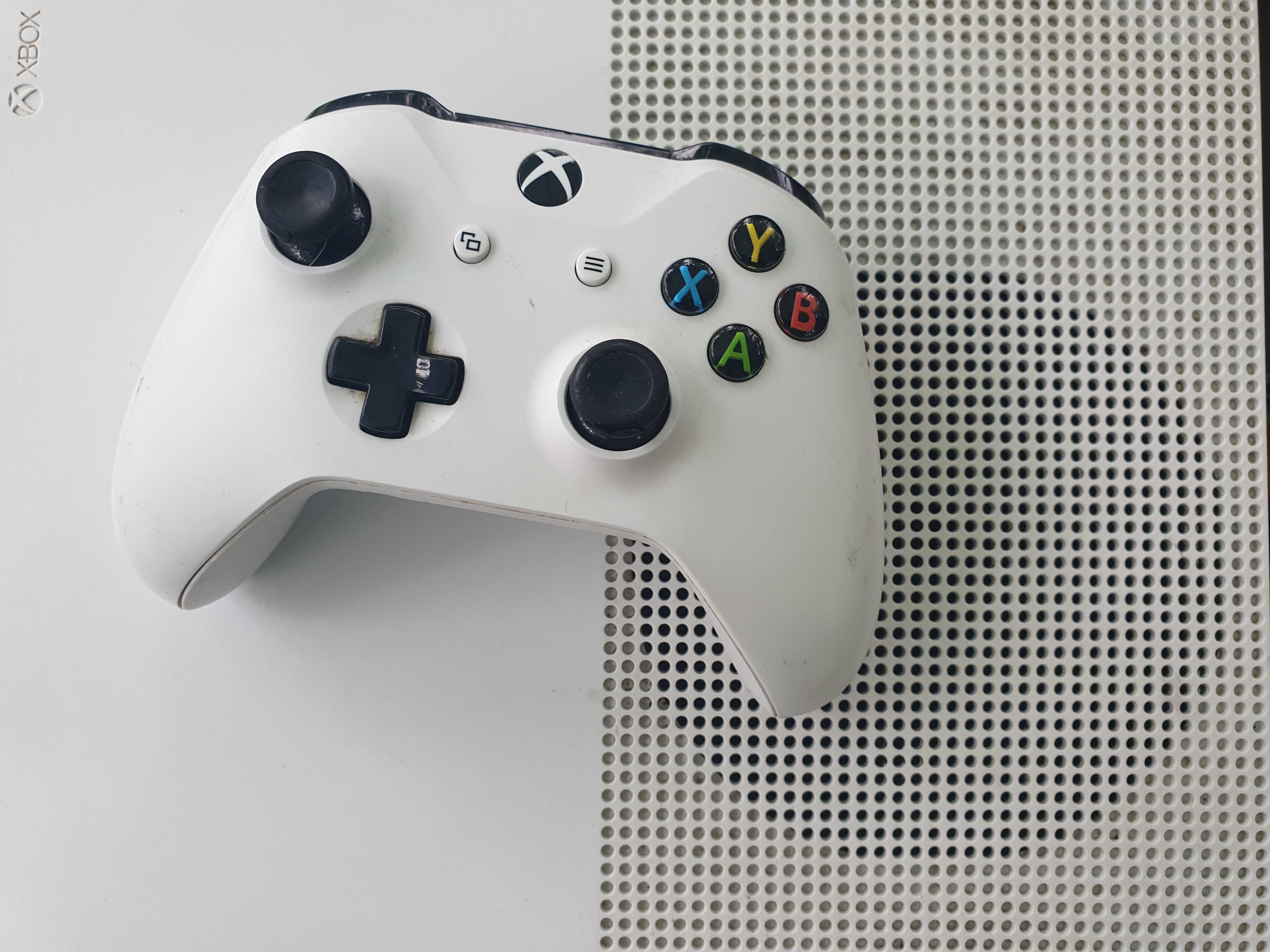 Xbox One S, 1TB + pad