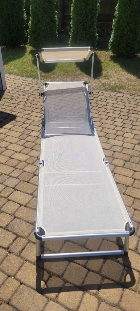 Leżak plażowy z daszkiem