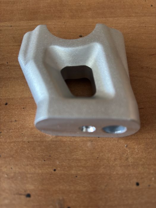 Uchwyt kierownicy motocykla Triumph tiger 850 orginał