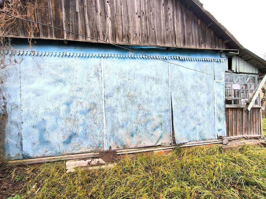 Продам будиночок неподалік є озера та ліс.Від Києва 25км.