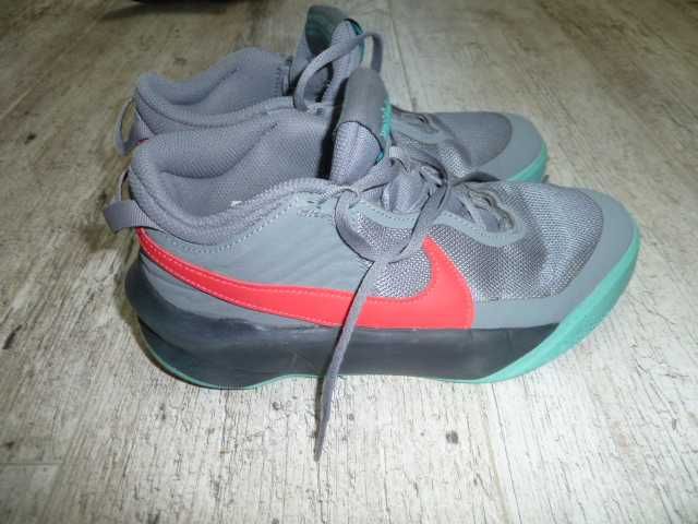 Баскетбольные кроссовки nike hustle, р 38,5 стелька 24,8 см ( UK 5.5)