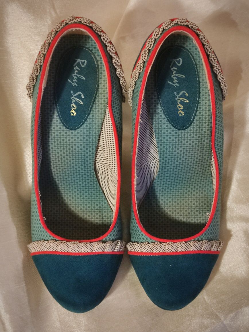 Par de sapatos Ruby Shoo - usado - negociável
