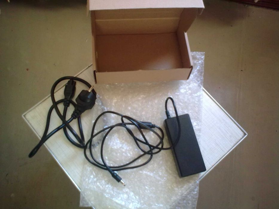 Новый Адаптер Samsung ноутбука 19V. 3,16A Зарядка Блок питания