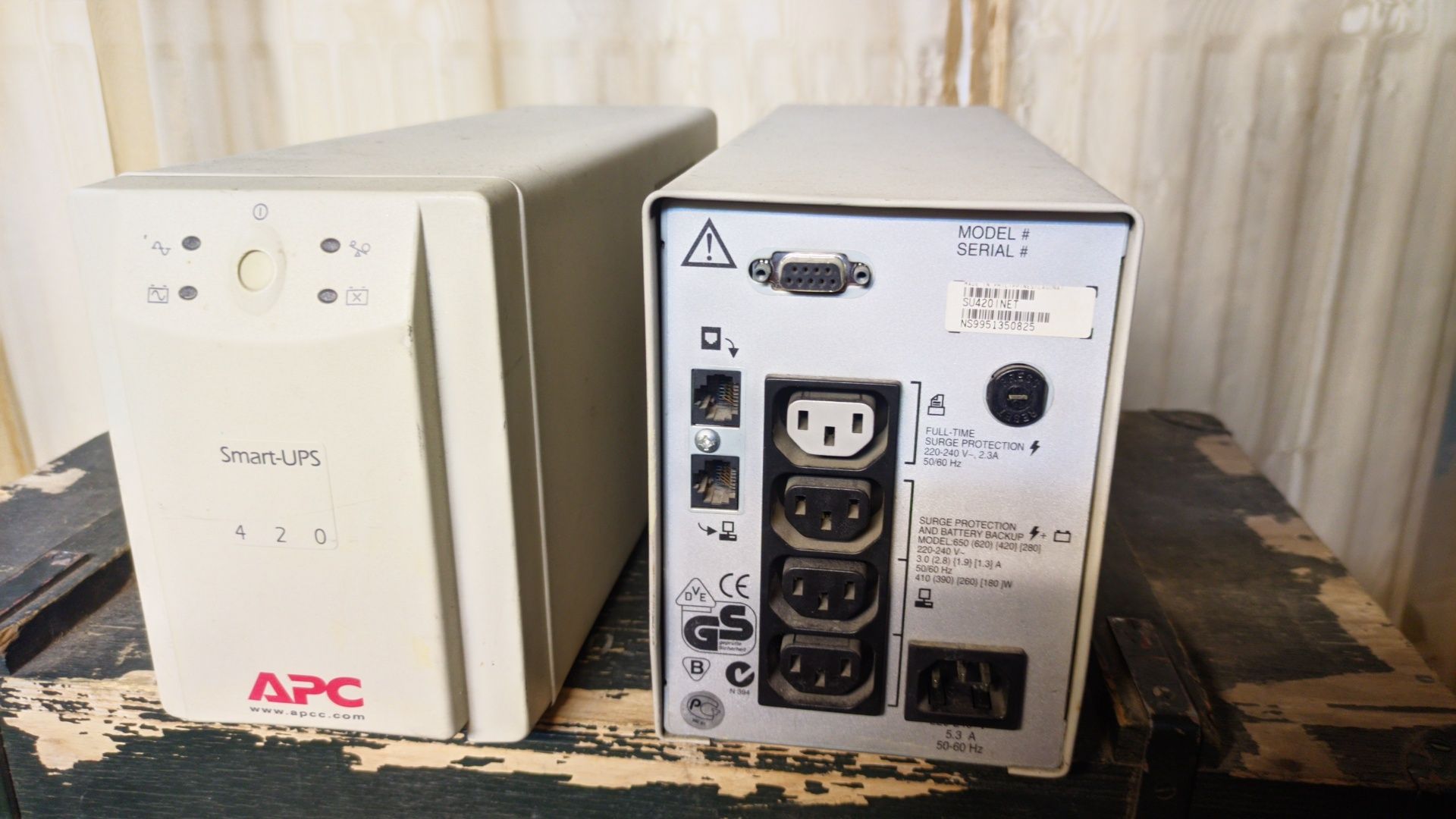 Бесперебойник APC Smart UPS 420