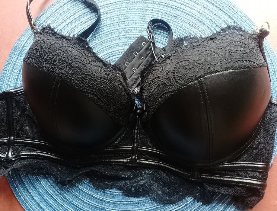 Бюстгальтер з еко шкіри сексі