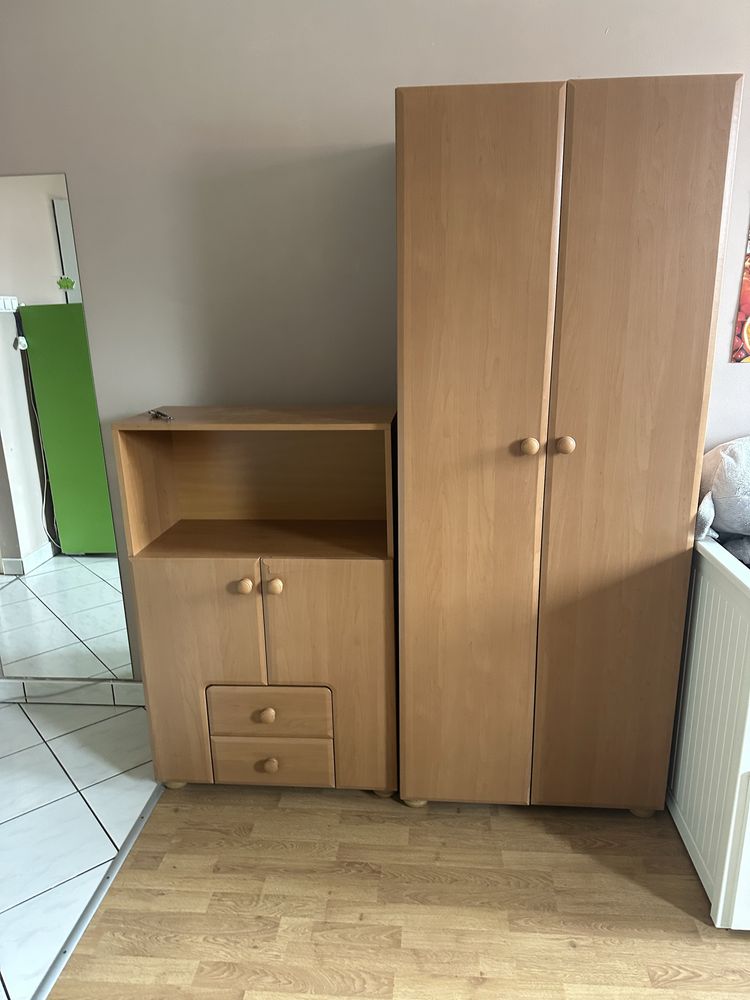 Caly zestaw mebli 4 elementy odbiór tylko w całości.