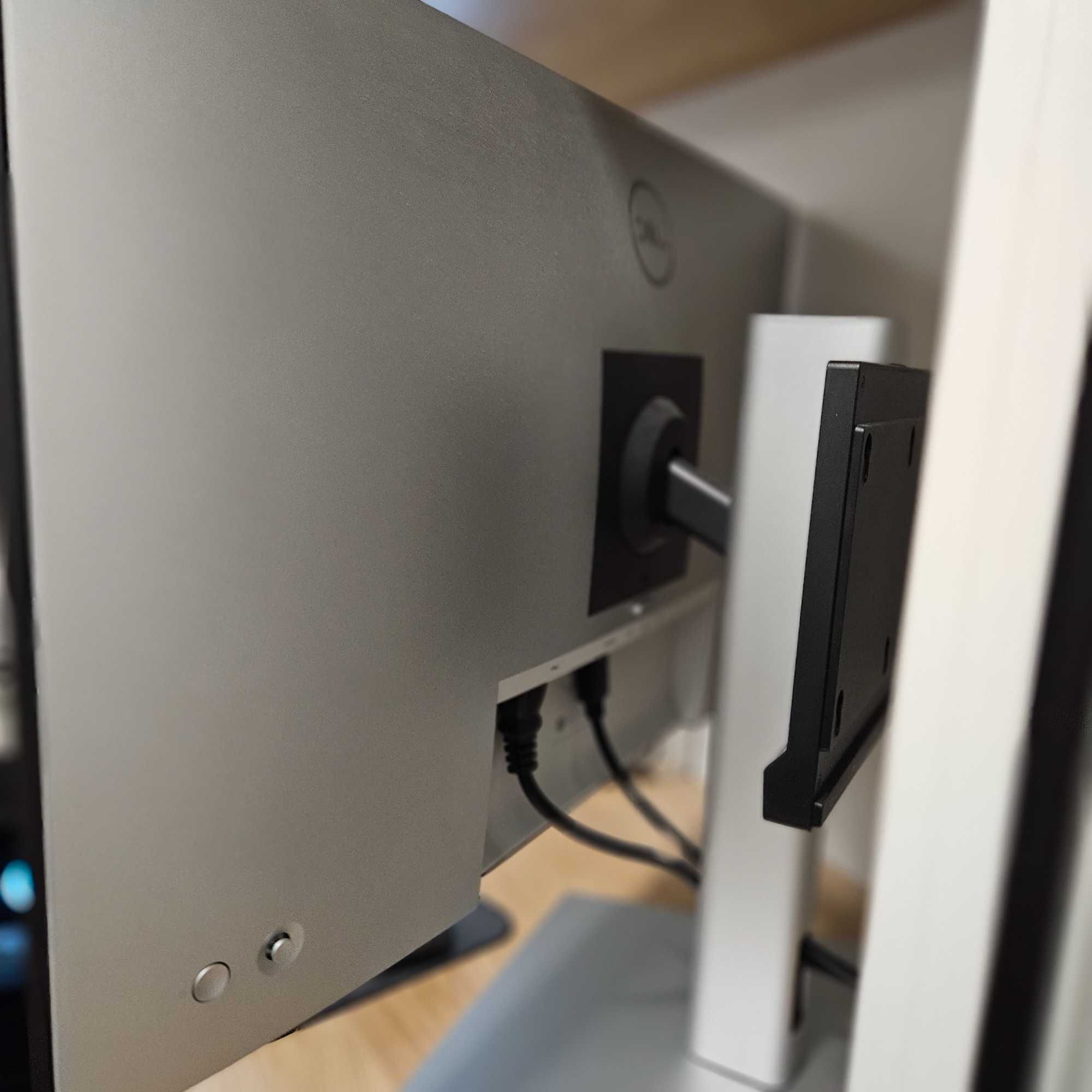 Monitor DELL Ultrasharp U2722DE