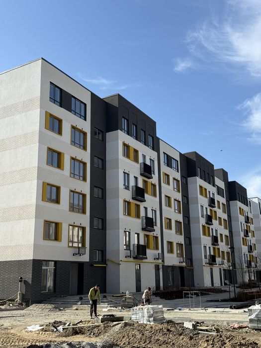 Продаж квартири з видом на набережну