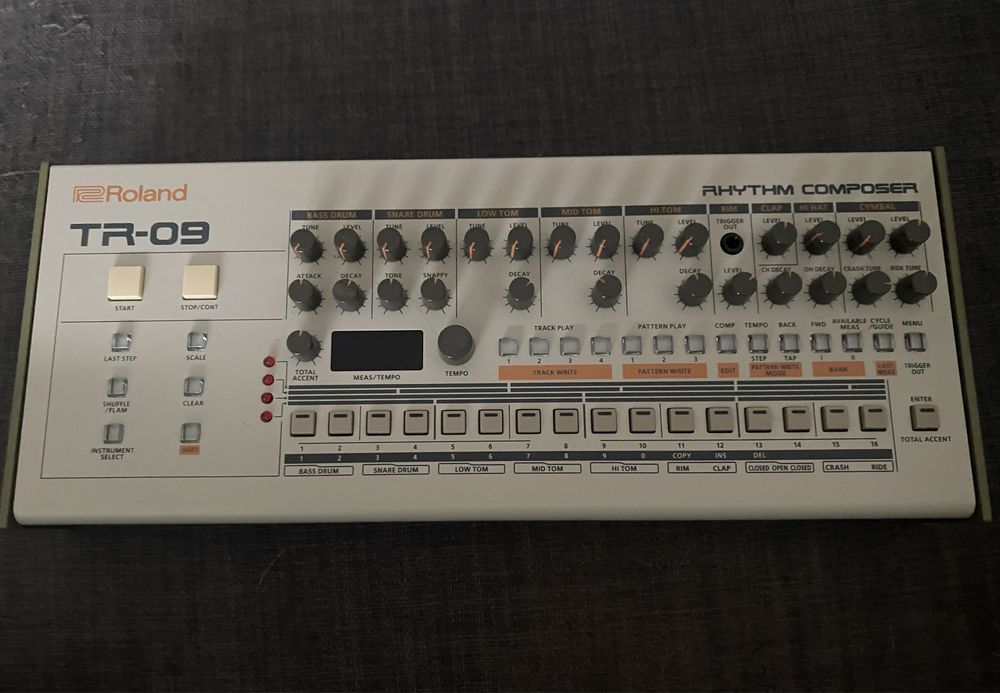 Roland Boutique Tr -09