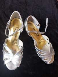 Жіноче взуття для бальних танців
