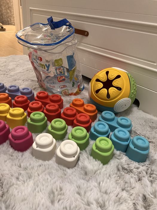 Pileczka sensoryczne Clementoni Touch & Play plus dodatkowe 24 klocki