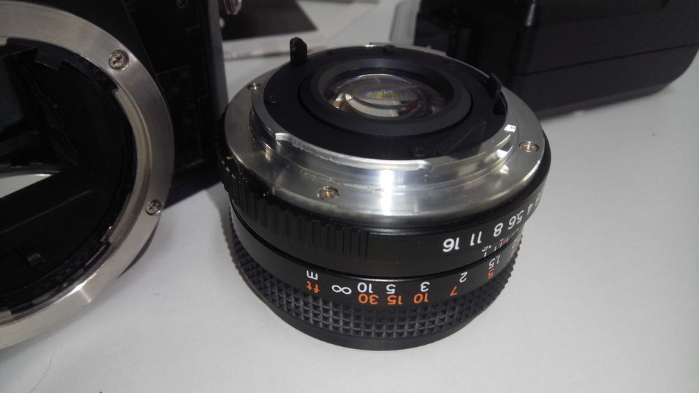 Máquina Fotográfica SLR YASHICA FX-D Quartz f 1:1.9 com Flash e Bolsa