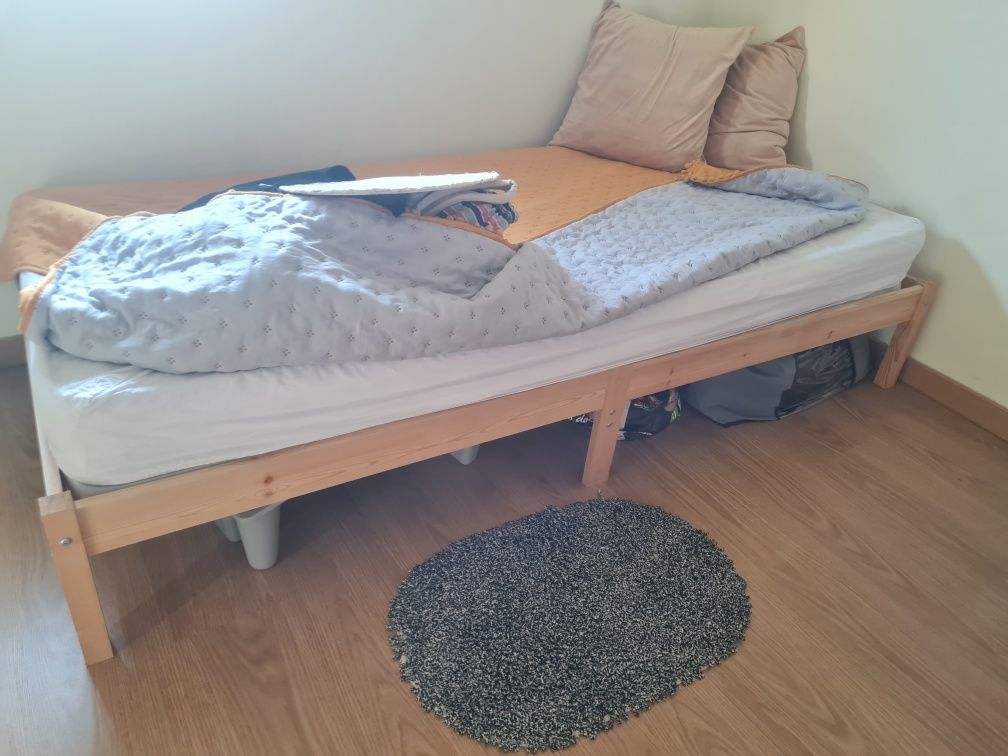 Cama e colchão semi novos
