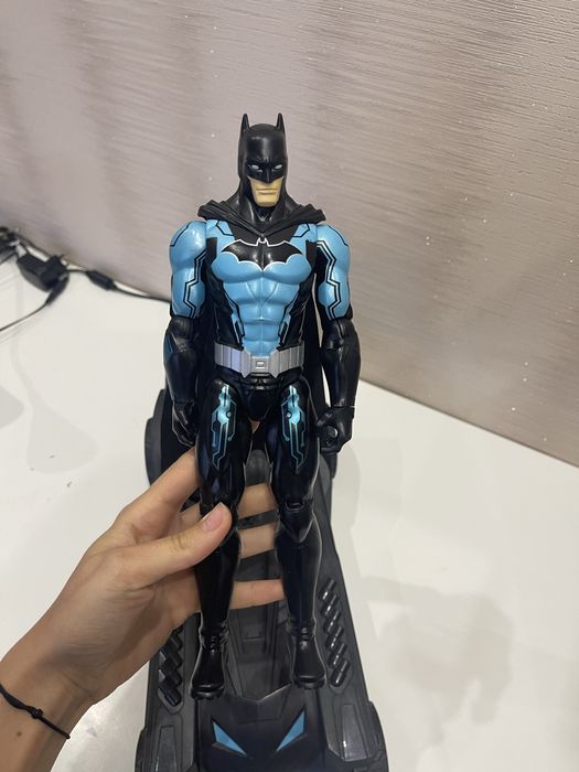 Бетмобіль з бетменом