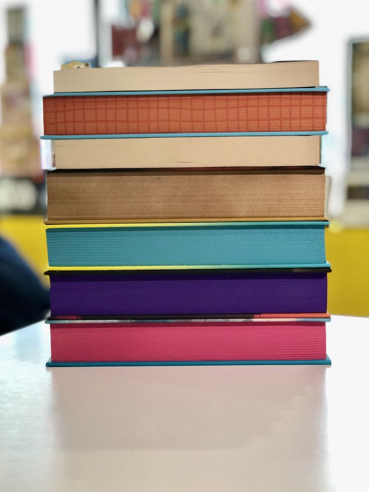 Сім чоловіків Евелін Гʼюго Керрі Сото Дейзі Джонс Книголюби Пляжне чти