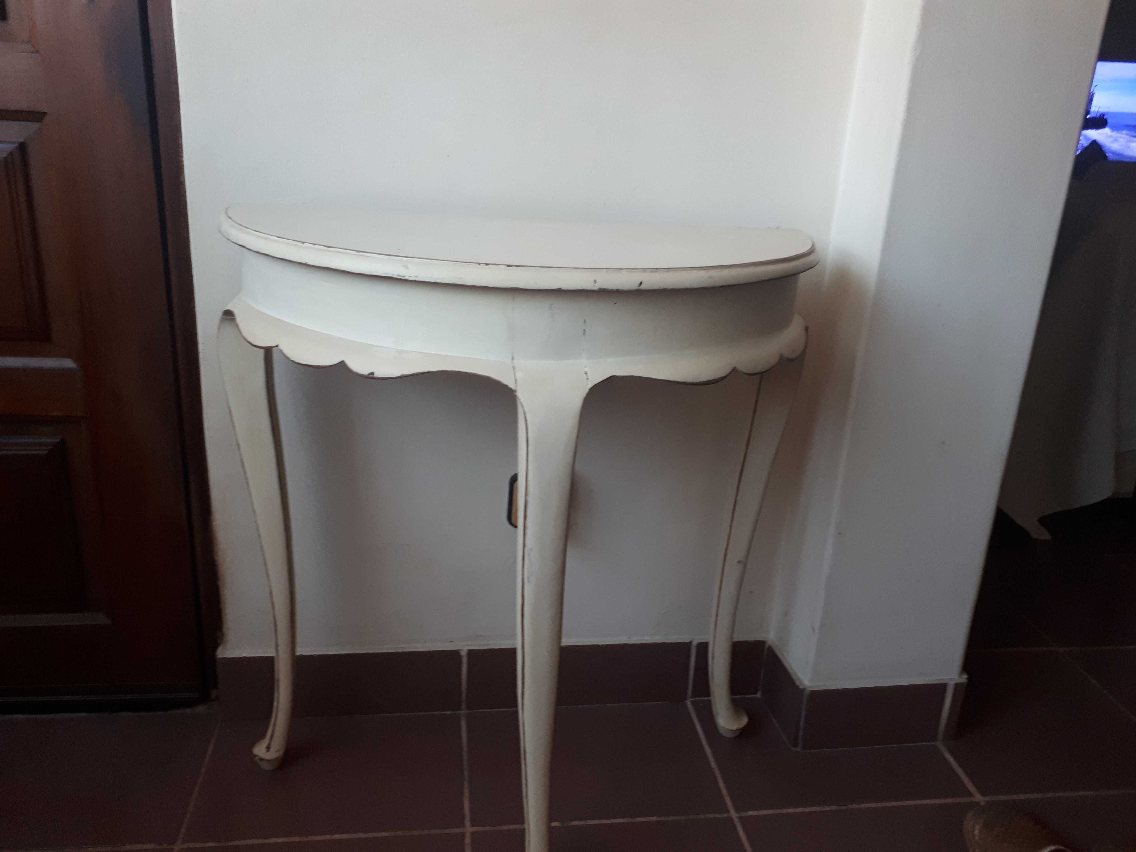 Vendo mesa meia-lua antigadecape 70 cm de altura e 60 cm de largura