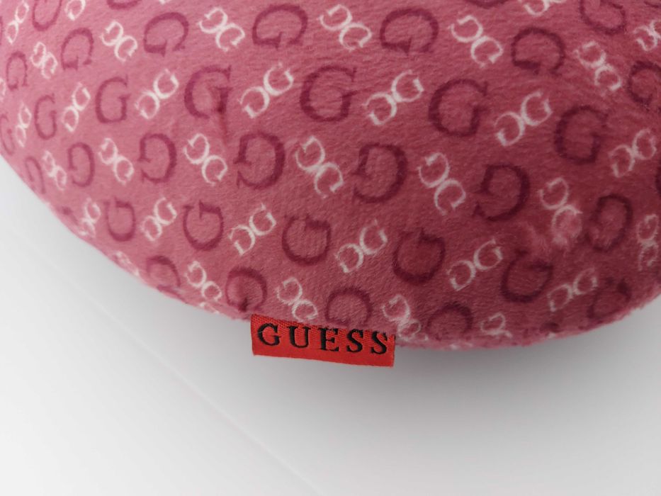 Poduszka podróżna na szyję (rogal) marki GUESS