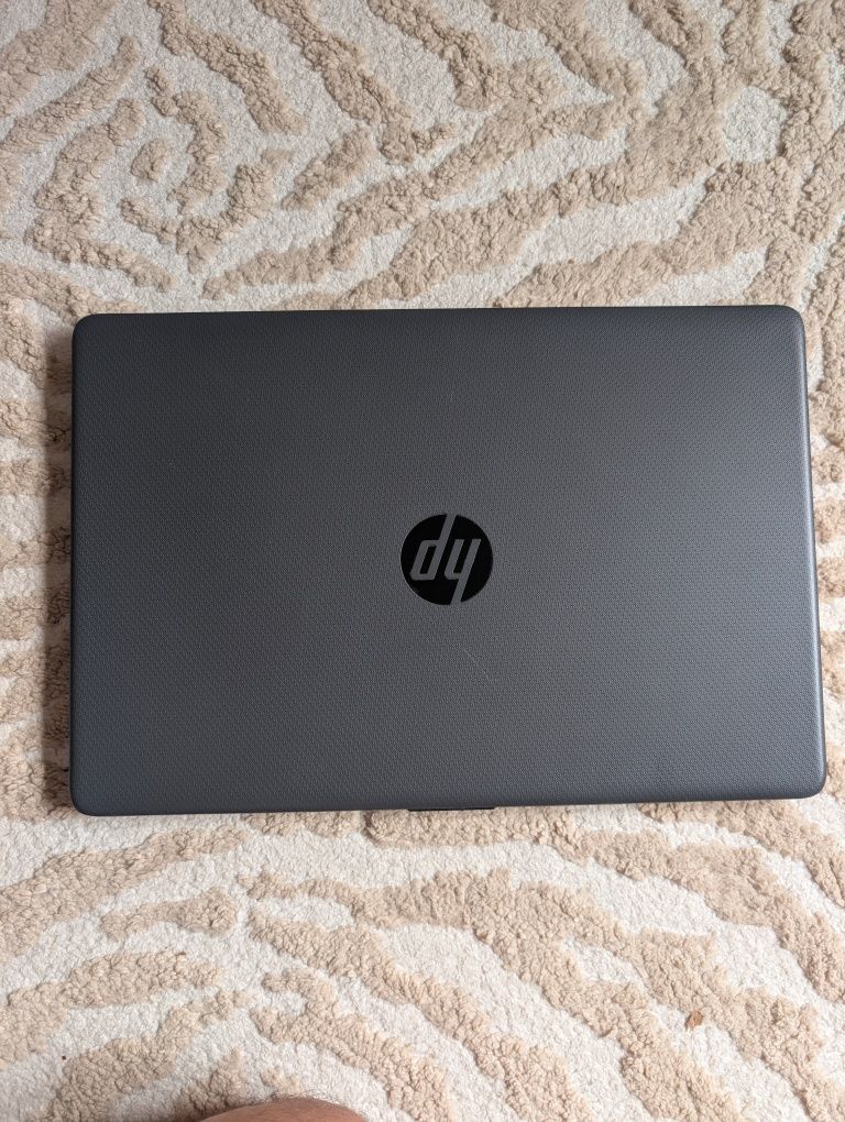 Portátil 15" HP 255 G8 - Ryzen 5300u, 8 GB Ram, 500 GB SSD