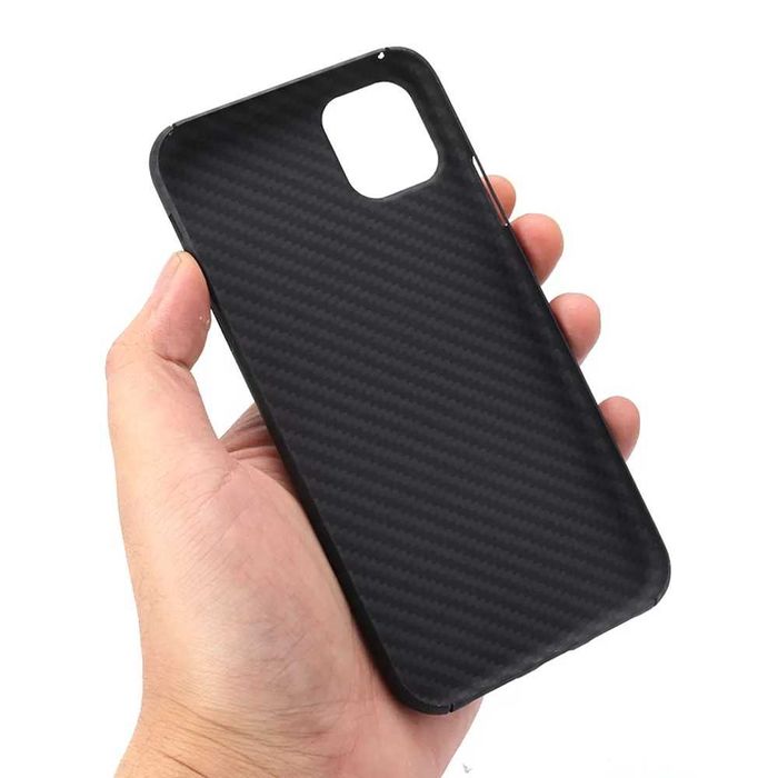 Карбоновый чехол iPhone 11 поколения