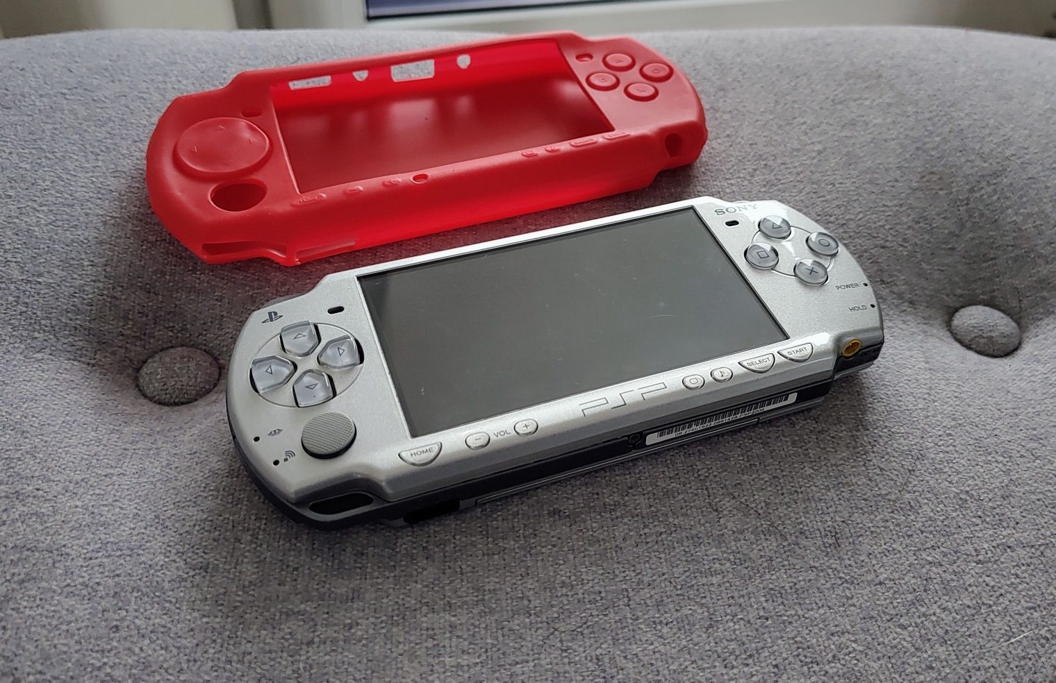 PSP 2004 slim z kartą 64Gb etui ładowarka gry