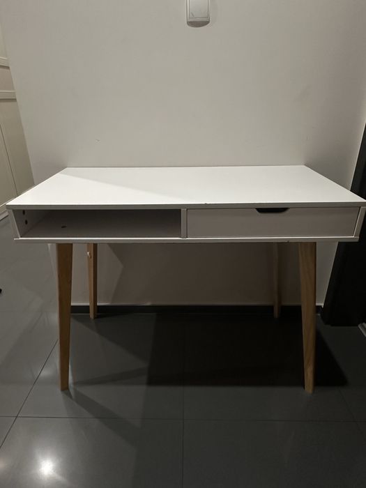 Biurko Jysk mlodziezowe do pokoju, pracy 50/100