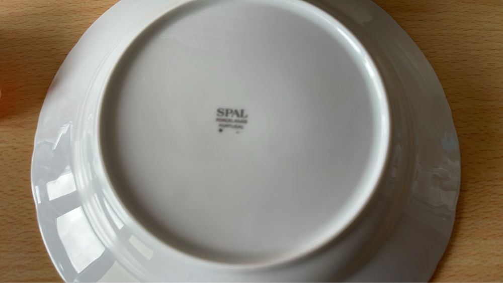 Conjunto de 8 pratos em porcelana SPAL