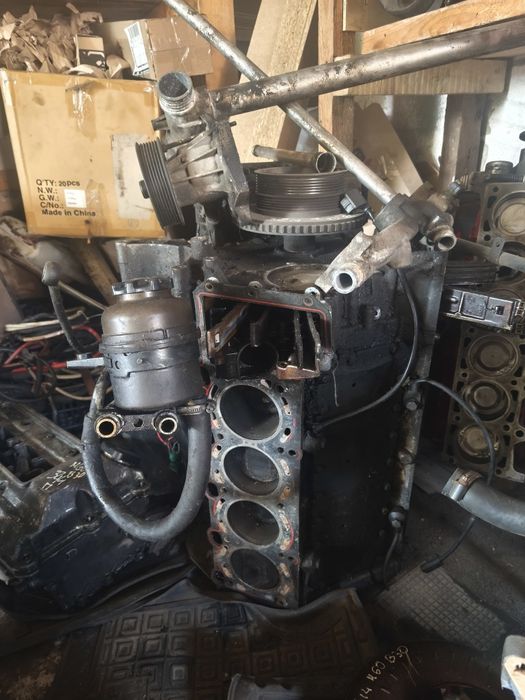 Двигун мотор двигатель блок  bmw e 34 e 32 e 38 м 60 б 30 v 8