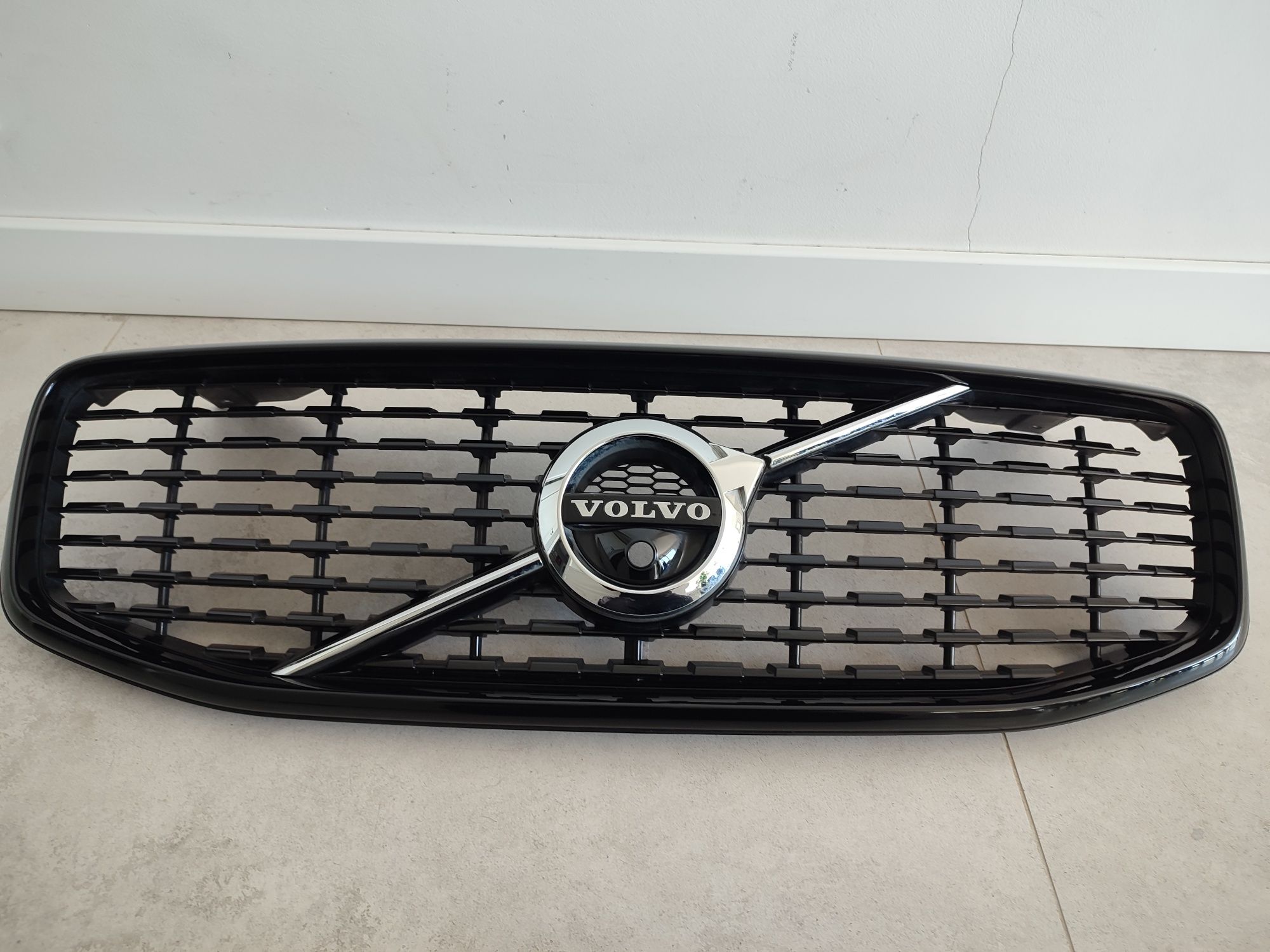 Grill Atrapa Przód Volvo XC60 II 2  R-Design 17r+ Oryginał