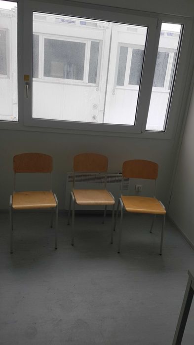 krzesła metalowo-drewniane