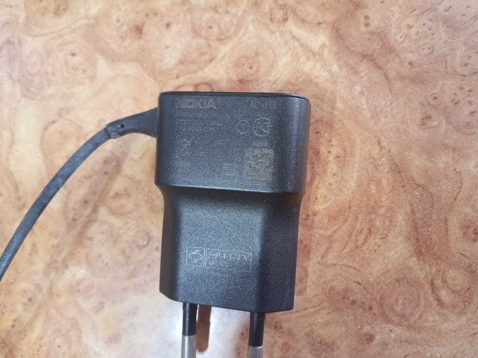 Зарядное устройство Nokia с тонким штекером