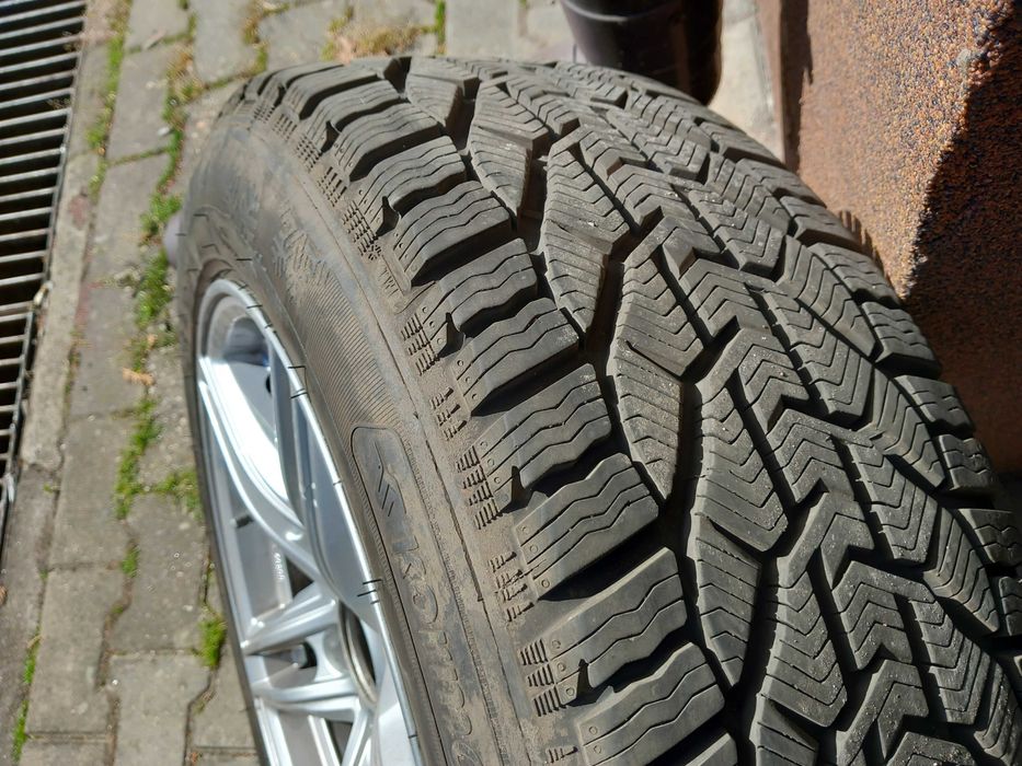 BMW F10/11 felgi 17" z oponami zimowymi